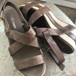 Antelope sandals